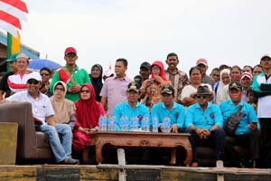  HM Wardan Hadiri Pesta Rakyat di Desa Bekawan Mandah